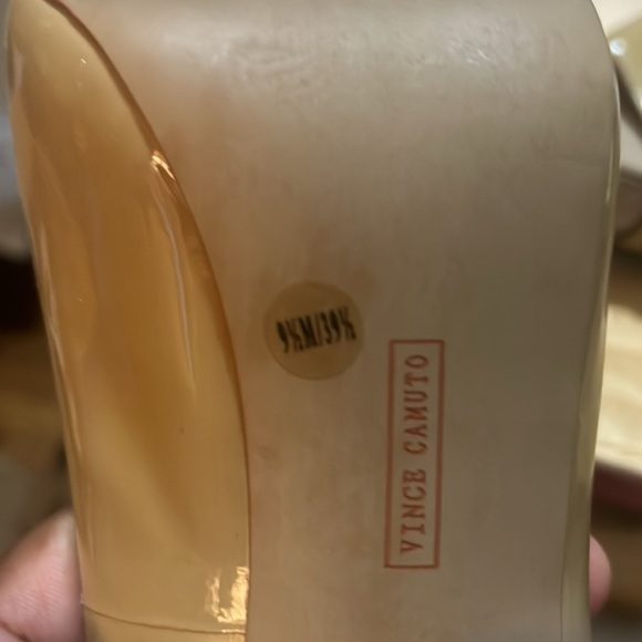 Vince Camuto - Picture 6 of 6